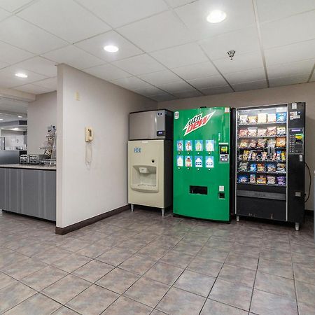 Microtel Inn And Suites Манистий Екстериор снимка
