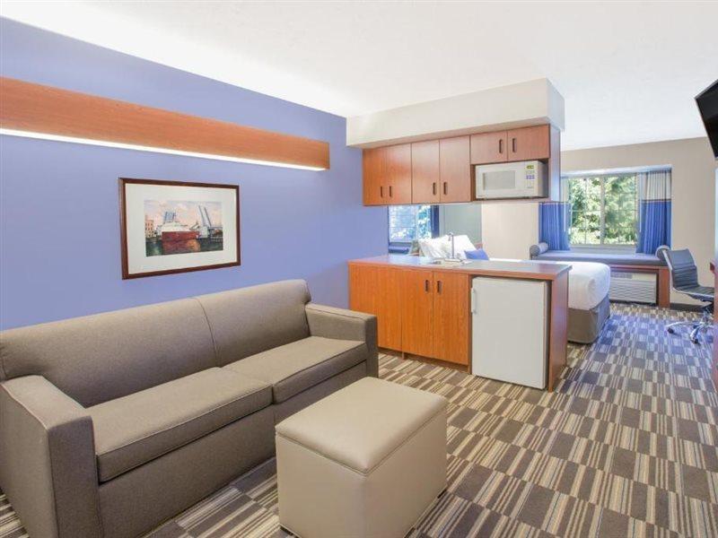 Microtel Inn And Suites Манистий Екстериор снимка