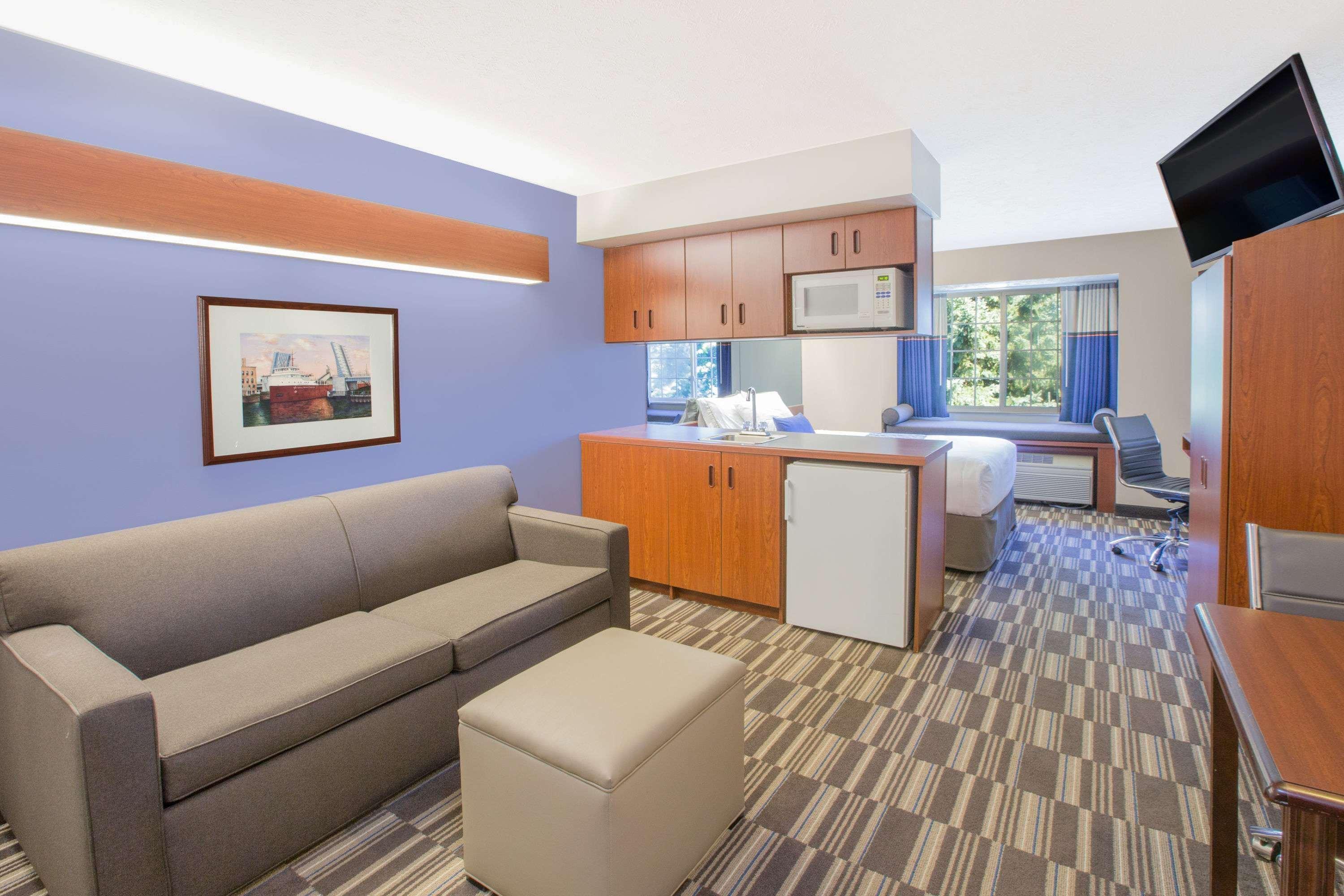 Microtel Inn And Suites Манистий Екстериор снимка